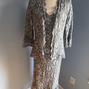 Chic Lace Skirt Set in Gray